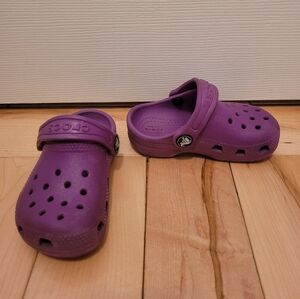 Crocs Toddler Size 6 Purple Classic Clogs
